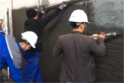 6人組機(jī)械化抹灰（自動(dòng)輸送、自動(dòng)攪拌和噴涂、刮平及收面）