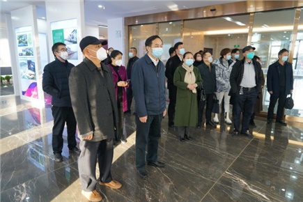 12月14日，張家界市政協(xié)黨組書(shū)記、主席歐陽(yáng)斌一行來(lái)到張家界高新區(qū)萬(wàn)眾實(shí)業(yè)集團(tuán)有限公司，宣講黨的二十大精神
