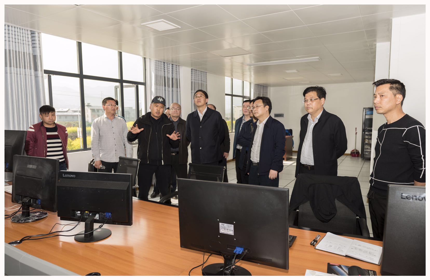 張家界市委、常委常務(wù)副市長羅智斌一行來我公司調(diào)研指導(dǎo)工作